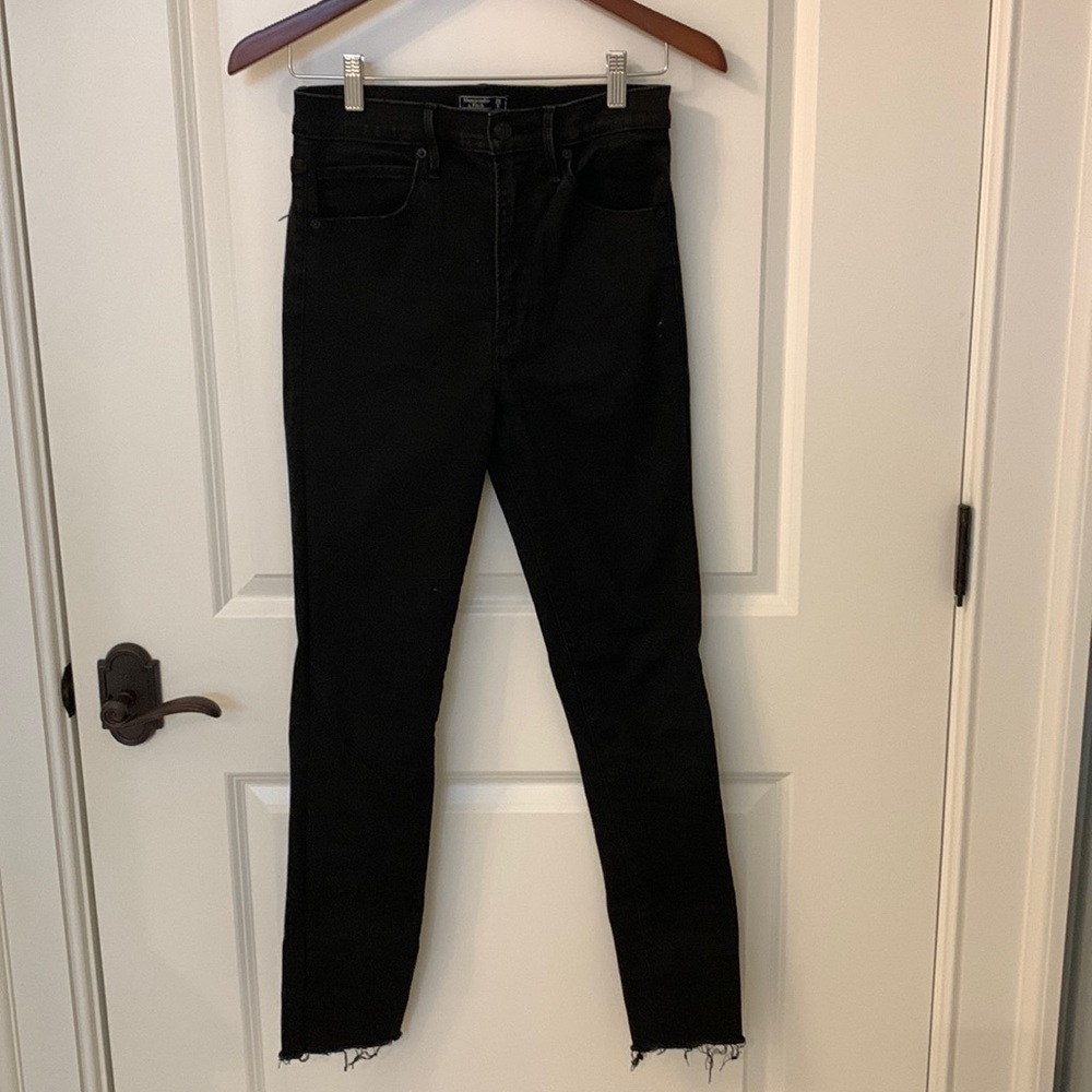 Women’s Abercrombie & Fitch black ultra high rise super skinny ankle jeans 28